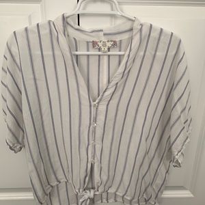 Striped t-shirt with tie